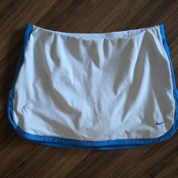 Nike Athletic Tennis Skort White Size M - Picture 1 of 3
